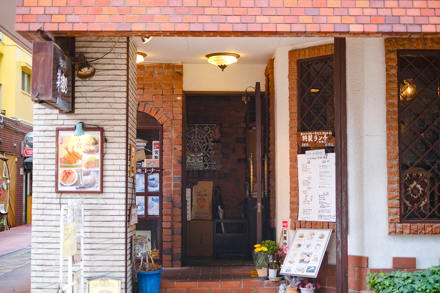 1972年創業の老舗喫茶店「珈琲 芽留辺」