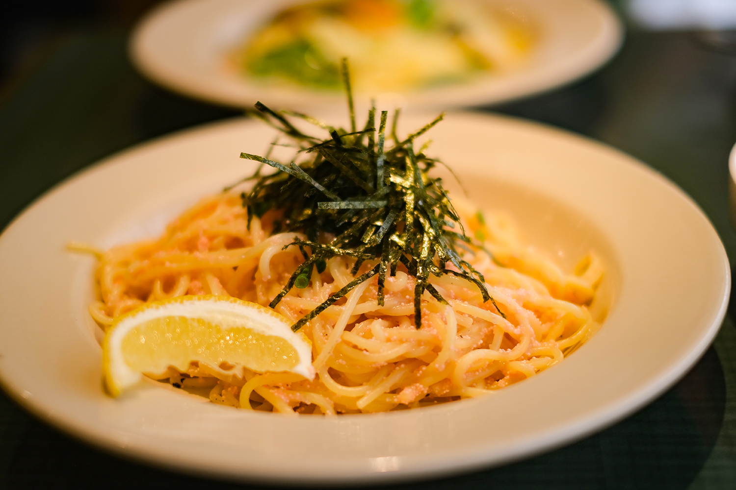 西新商店街の路地裏に佇む、生パスタ専門店「パスティーナ」は1981年創業の老舗。地元の常連客に長年支持される人気店で、ランチタイムは行列ができることもあります。