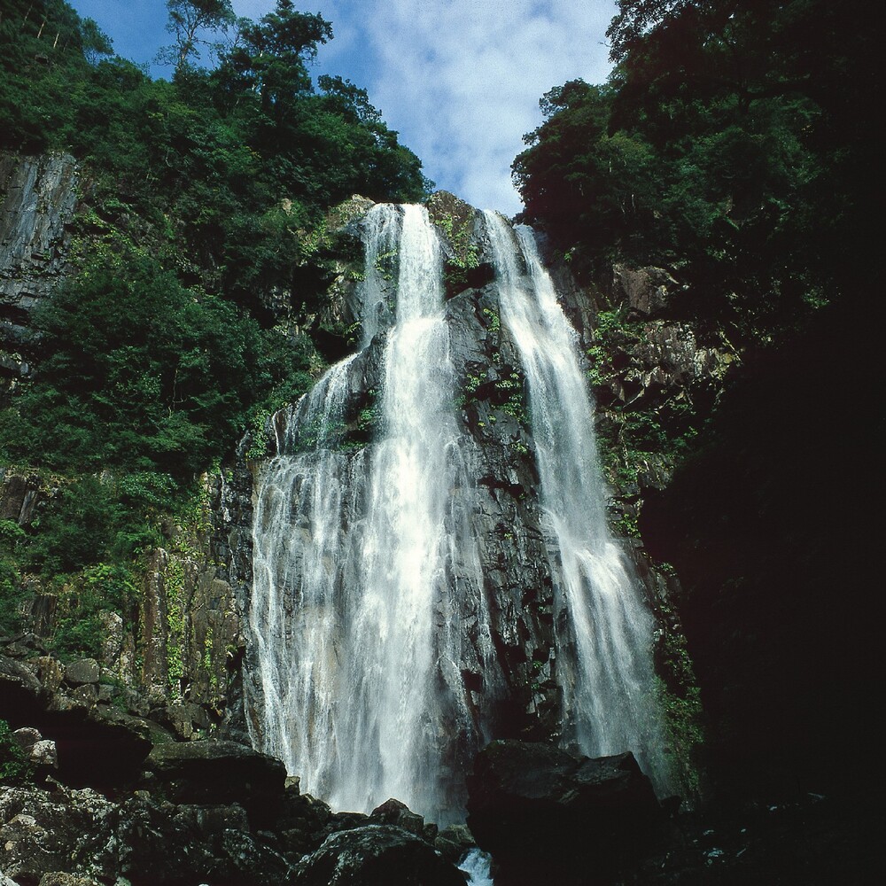矢研の滝　都農町　宮崎　滝　絶景　自然　九州　旅行　観光　おすすめ