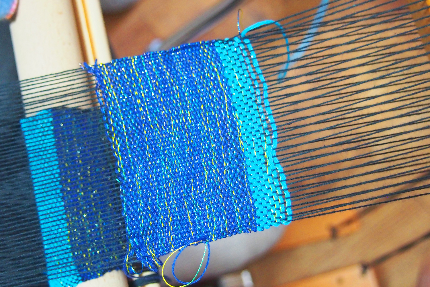 那覇市 国際通りで自由な「さをり織り」にチャレンジ！Weaving Studio MINGA