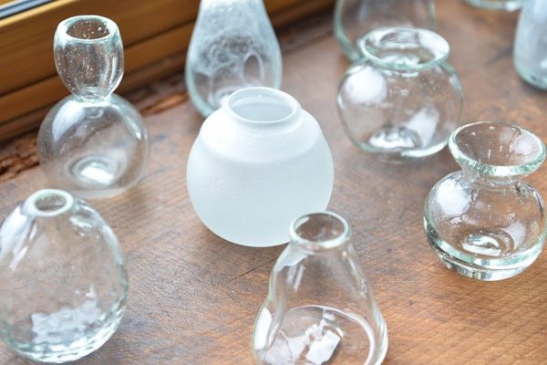 廃瓶が琉球ガラスに生まれ変わる 北中城村の「ガラス工房ブンタロウ」