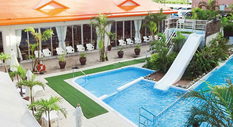 ホテルグランビュー ガーデン沖縄の魅力①スライダー付きプール