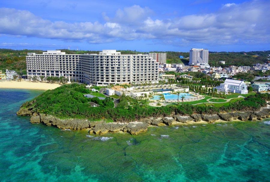 ビーチ近くの沖縄ホテル「ホテルモントレ沖縄 スパ&リゾート」