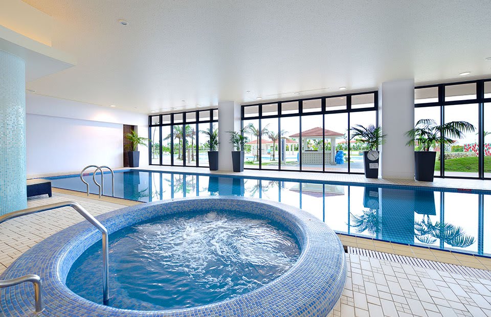 室内プール付きの沖縄ホテル「サザンビーチホテル&リゾート オキナワ」