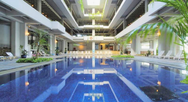 室内プール付きの沖縄ホテル「ホテルムーンビーチ」