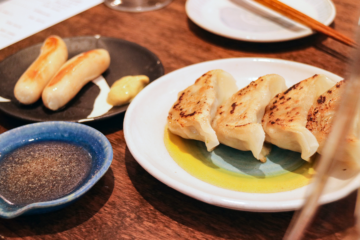 「東江そばの焼き餃子」「とうふのひろし屋の豆腐と鶏肉のソーセージ」