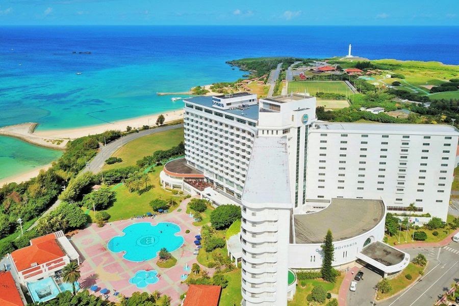 ビーチ近くの沖縄ホテル「Royal Hotel 沖縄残波岬」