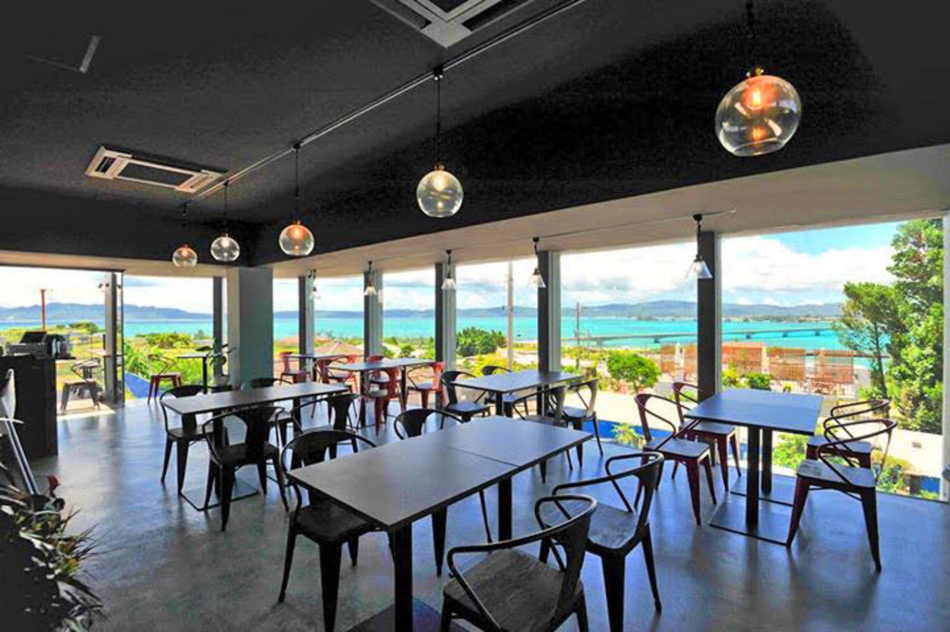 沖縄の絶景カフェ「Airando」