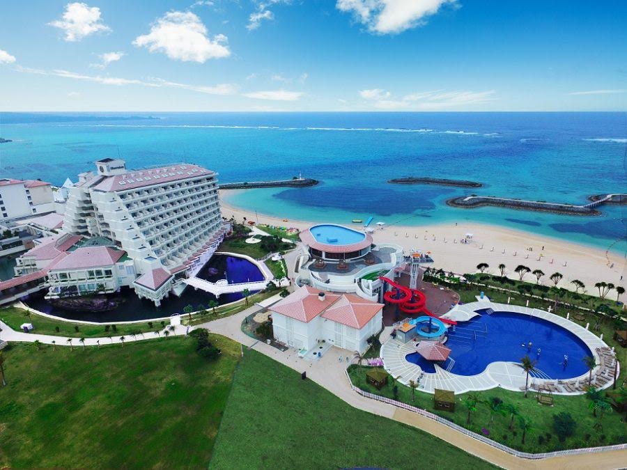 ビーチ近くの沖縄ホテル「シェラトン沖縄サンマリーナリゾート」