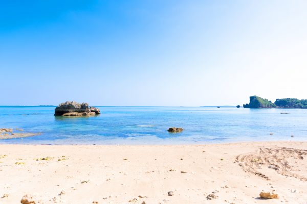 美しい海にぐるりと囲まれた「浜比嘉島」のビーチを紹介！