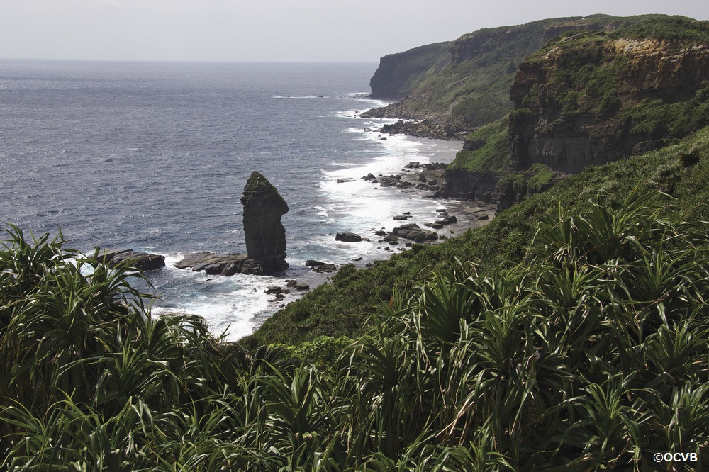 立神岩　たちがみいわ　与那国島　観光　沖縄　離島　旅行