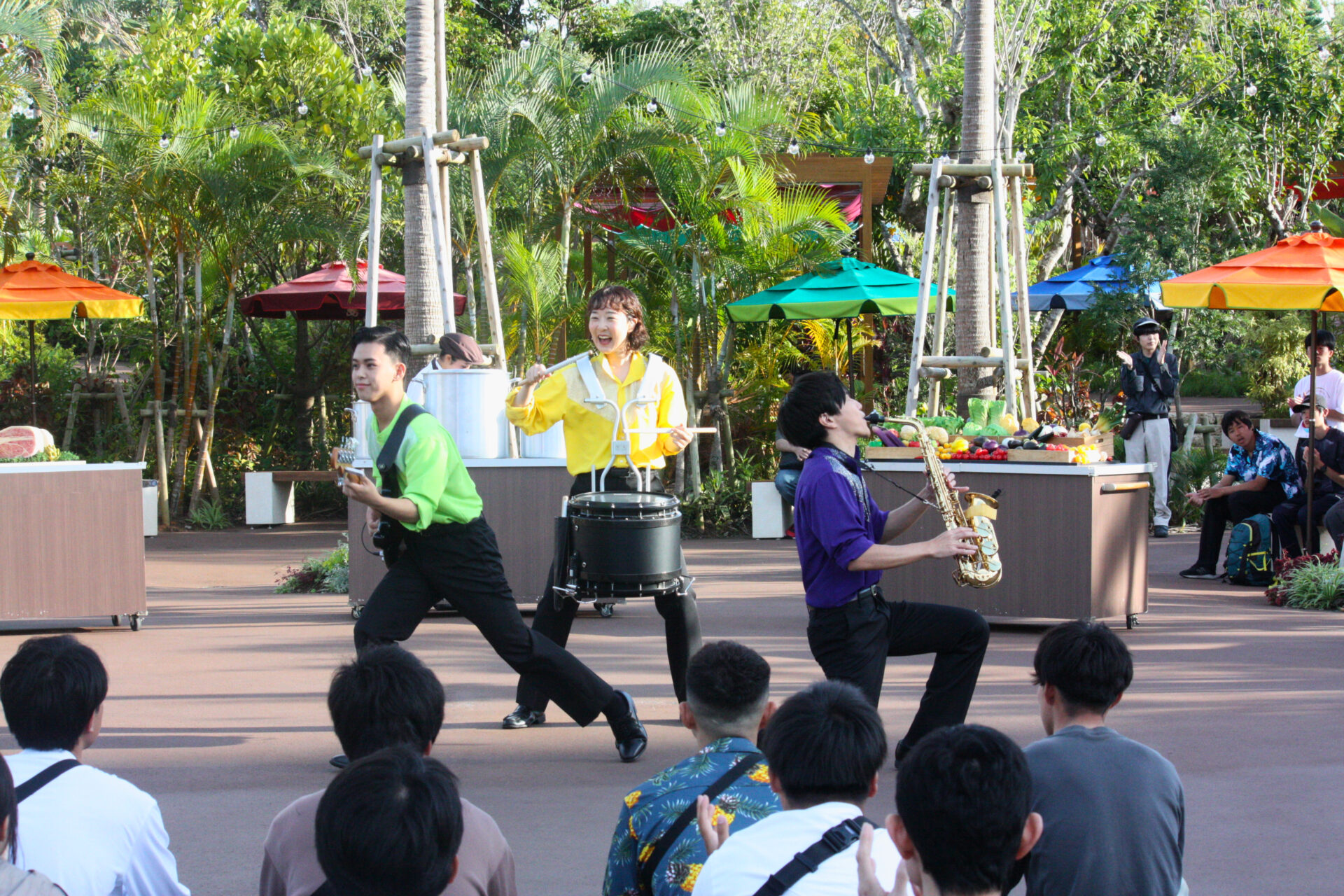 ジャングリア沖縄　今帰仁村　テーマパーク　旅行　観光　ワイルドバンケット　南国ミュージックライブ　ワイルドビート　ショー