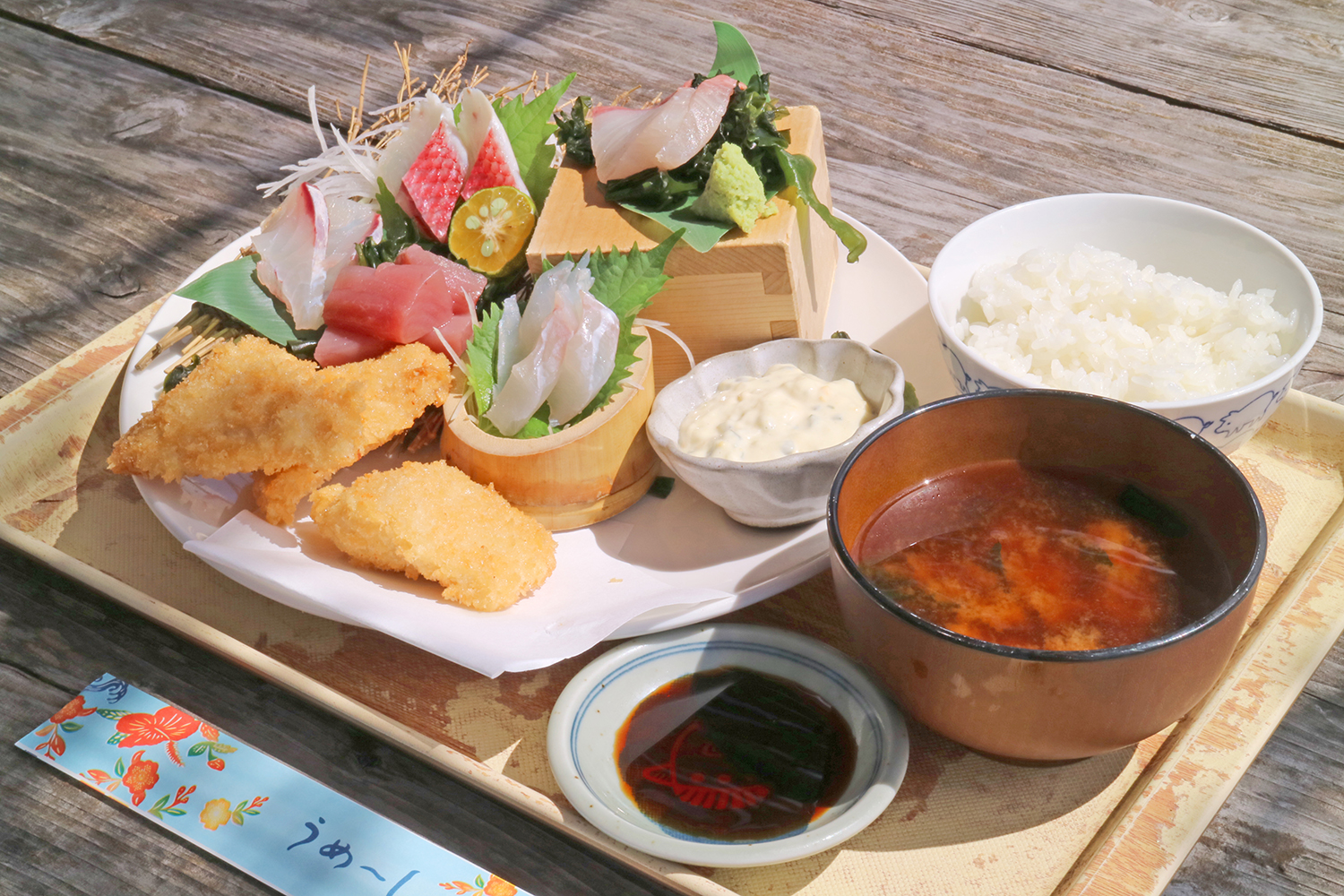 五種生魚片與酥炸當地鮮魚套餐