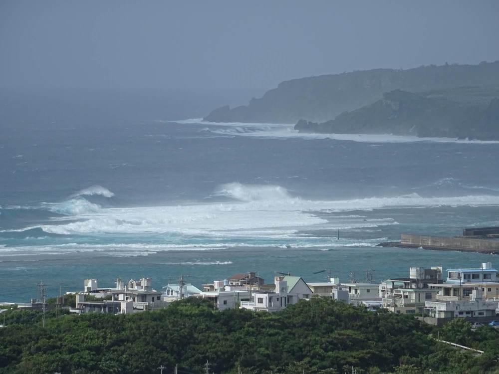 沖縄　旅行　台風