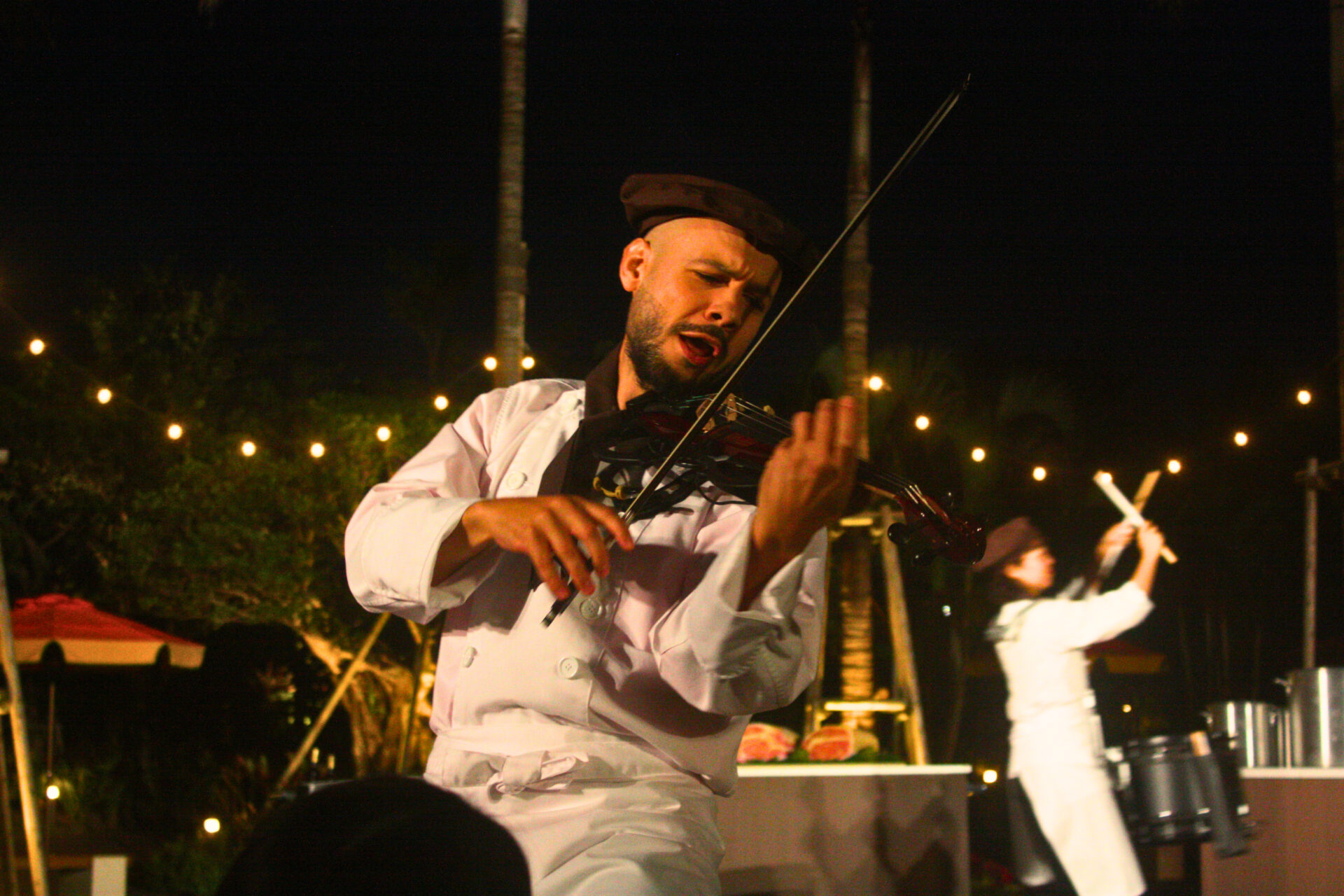 ジャングリア沖縄　今帰仁村　テーマパーク　旅行　観光　ワイルドバンケット　南国ミュージックライブ　ワイルドビート　ショー　夜