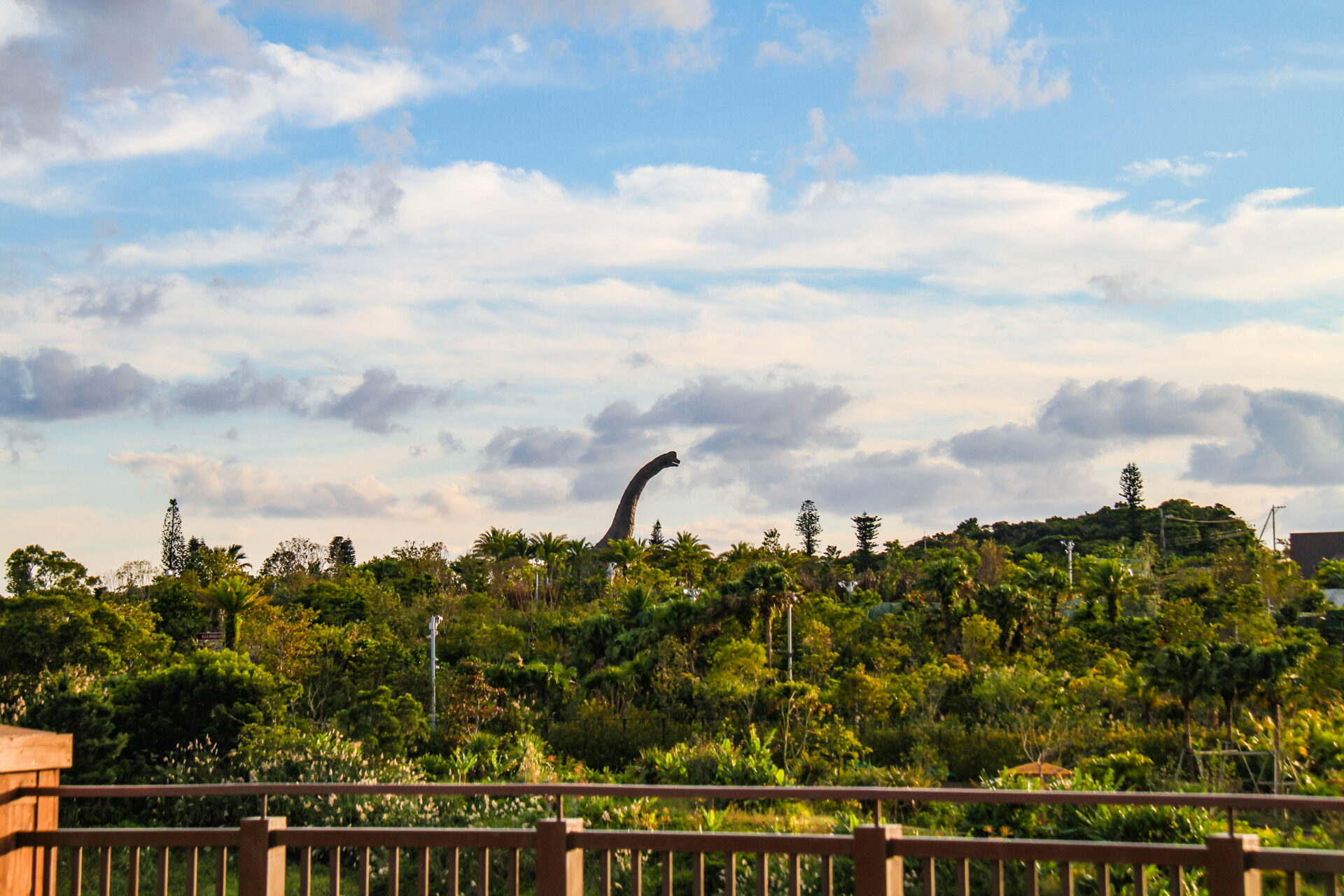 ジャングリア沖縄　今帰仁村　テーマパーク　旅行　観光　夕暮れからのパワーバカンス　恐竜