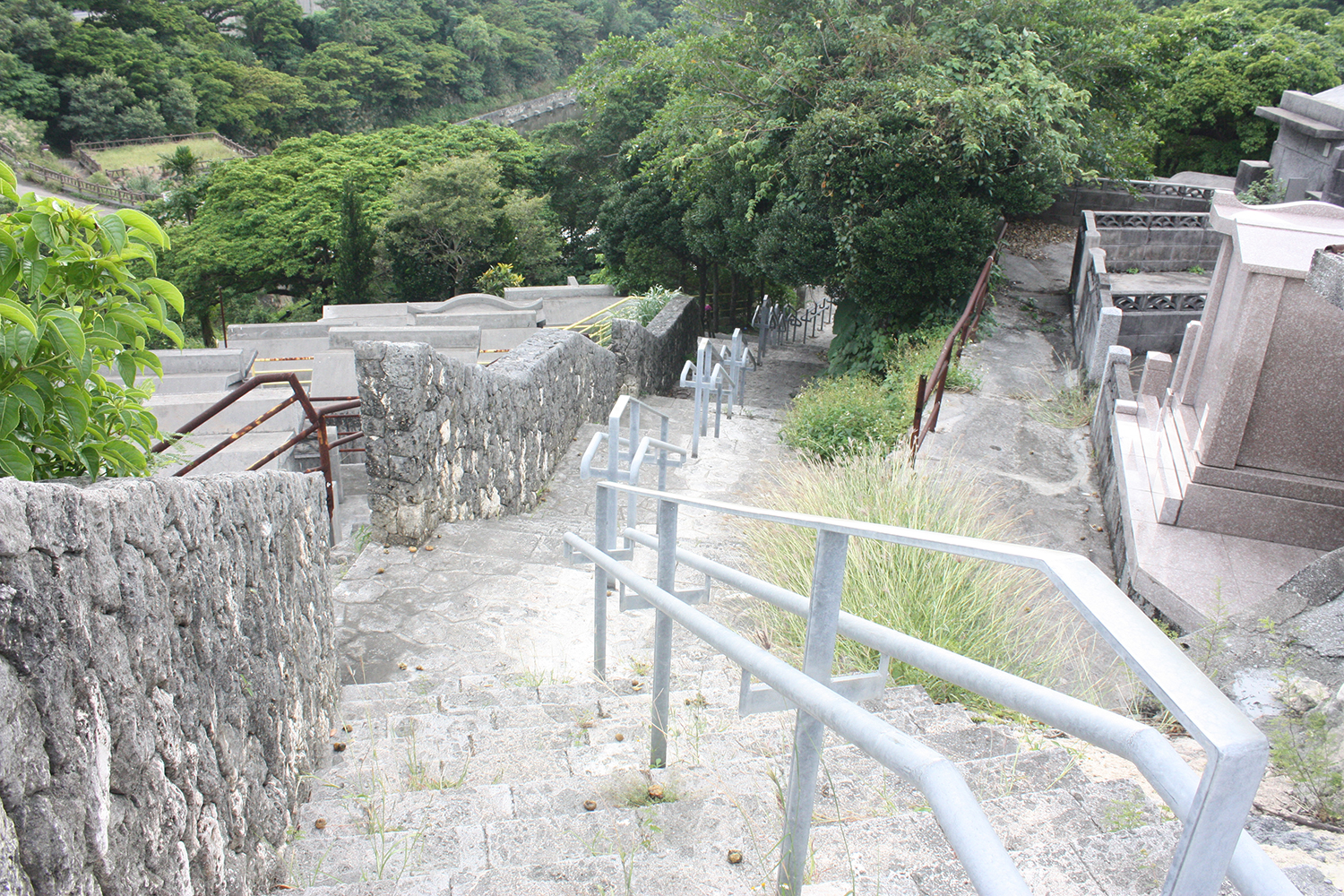 ヒジ川橋までの階段