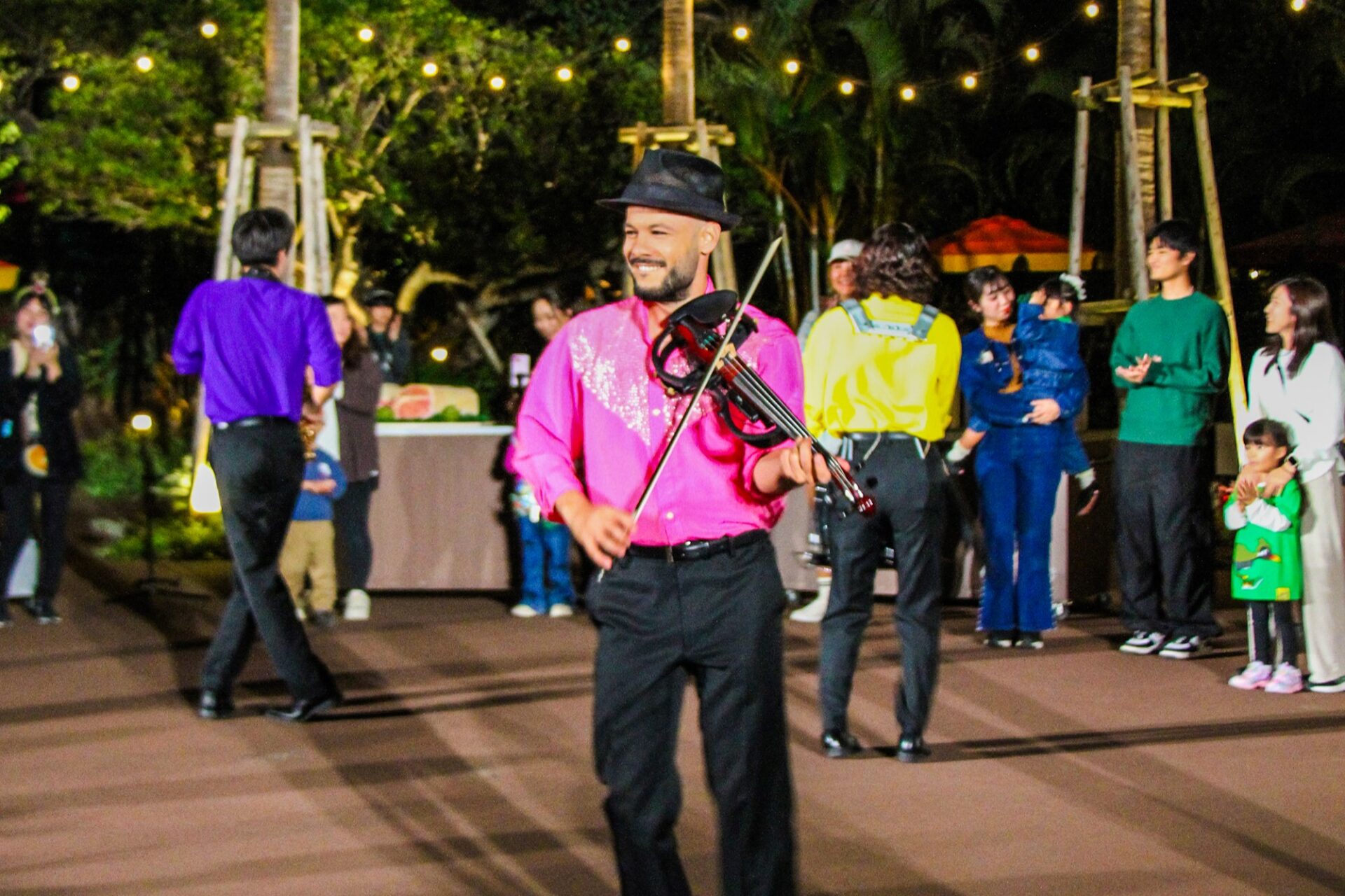 ジャングリア沖縄　今帰仁村　テーマパーク　旅行　観光　ワイルドバンケット　南国ミュージックライブ　ワイルドビート　ショー　夜