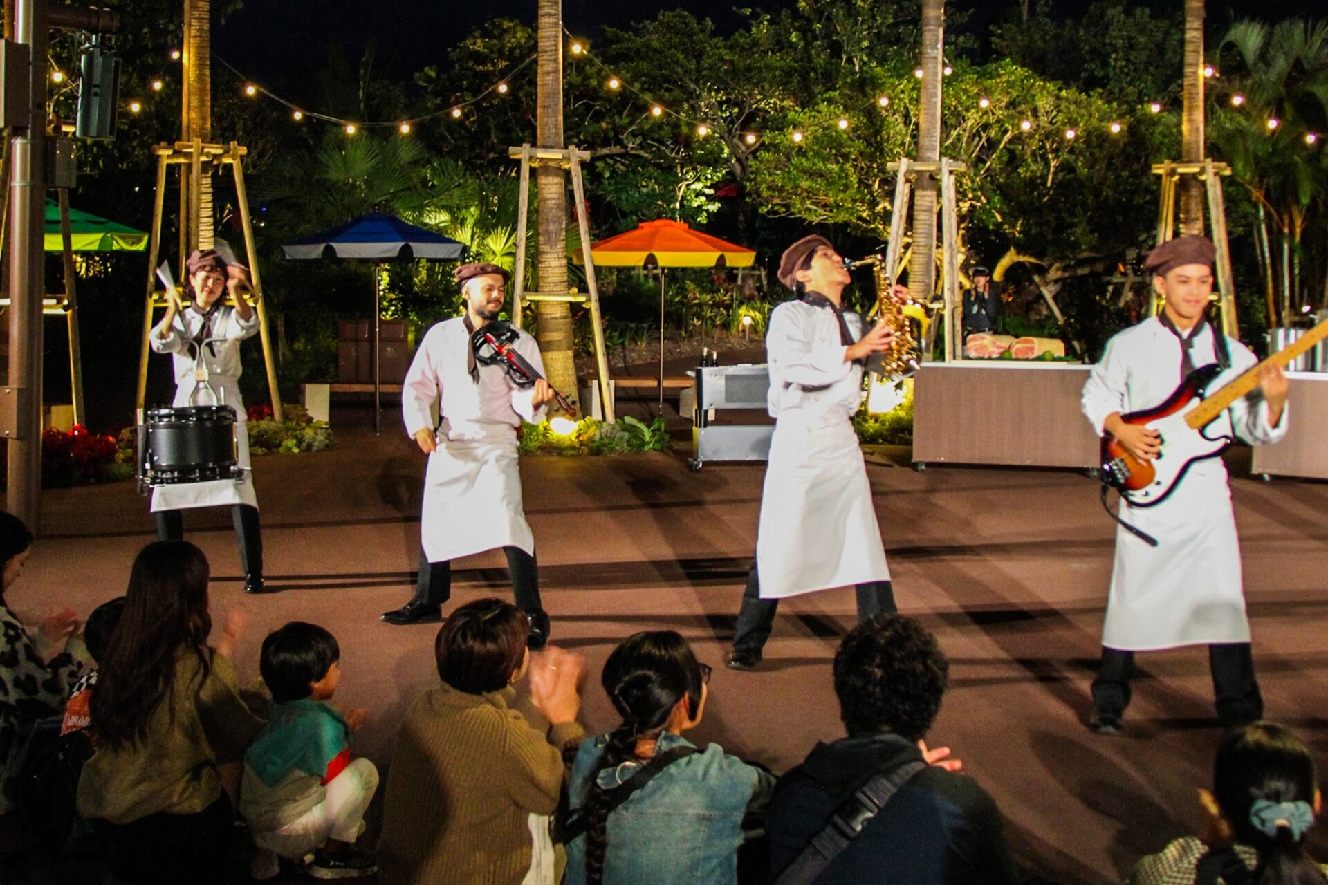 ジャングリア沖縄　今帰仁村　テーマパーク　旅行　観光　ワイルドバンケット　南国ミュージックライブ　ワイルドビート　ショー　夜