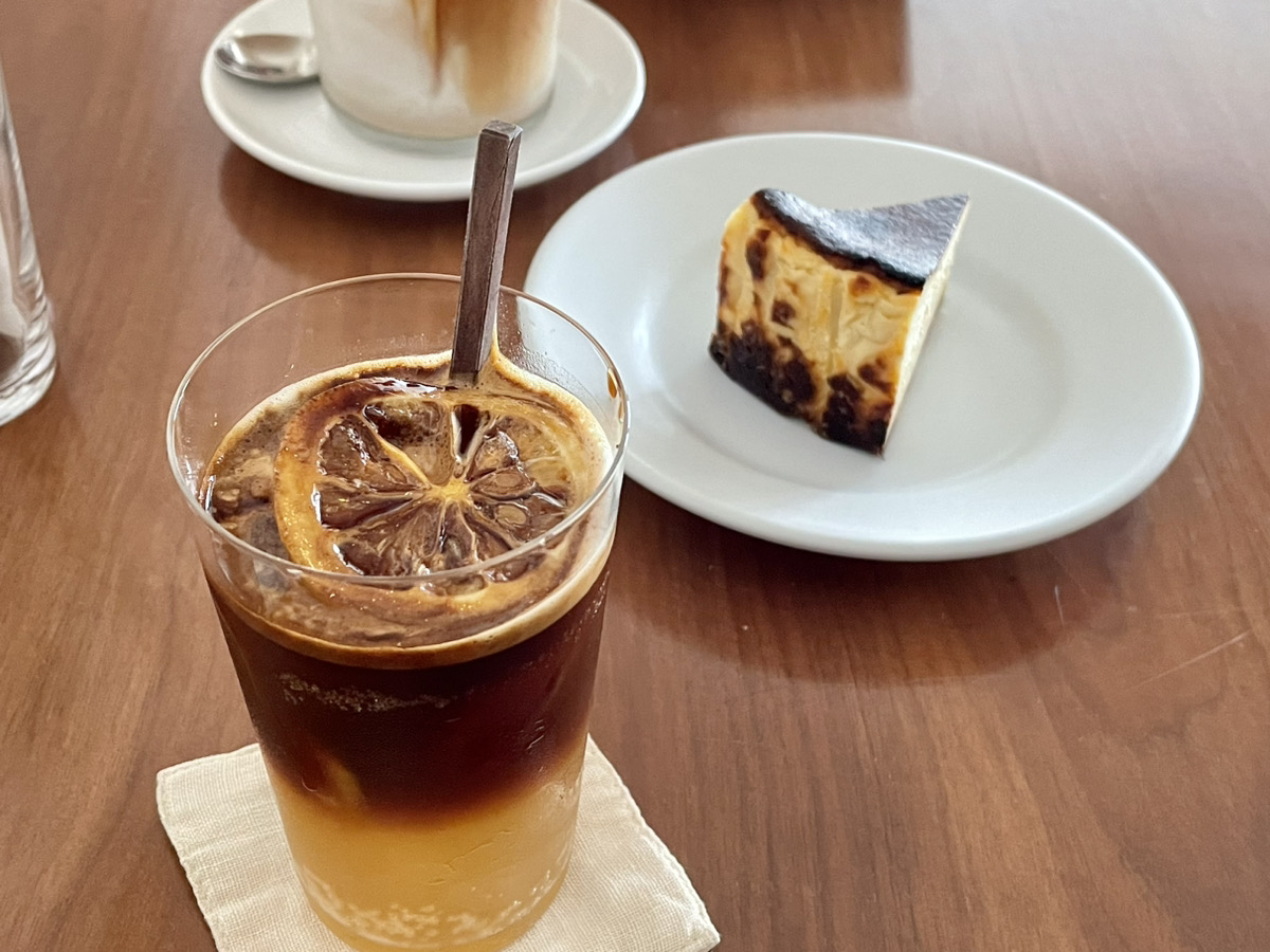 沖縄市 カフェ ランチ モーニング おすすめ　沖縄　旅行　KRAMP COFFEE STORE