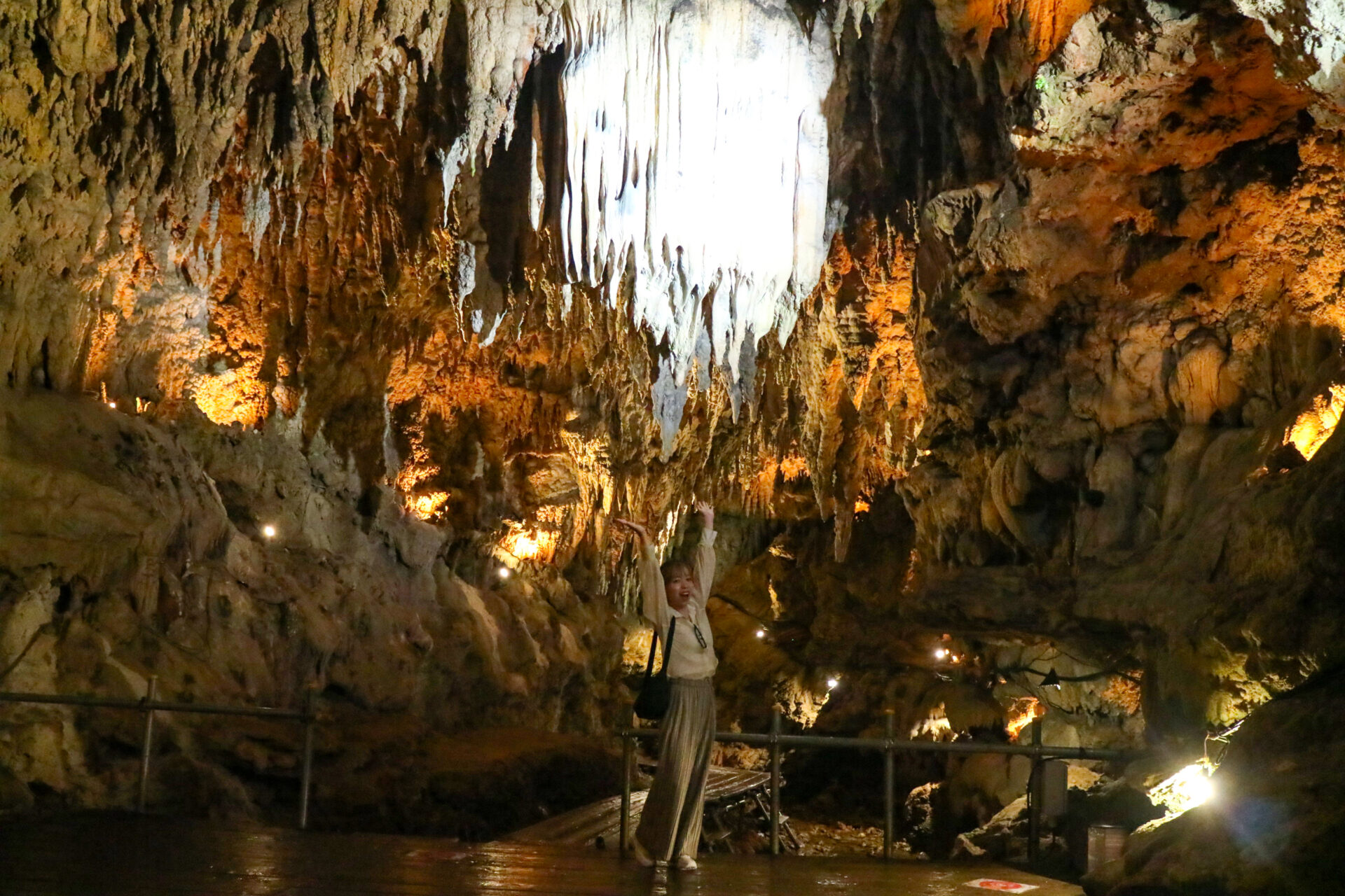 CAVE OKINAWA　うるま市　鍾乳洞　沖縄　観光　旅行