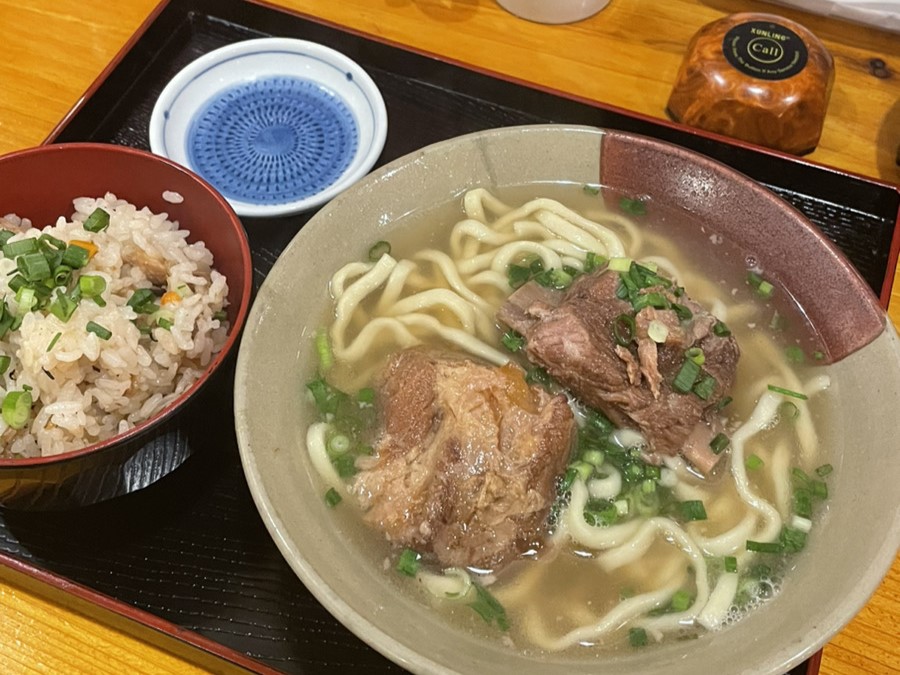 沖縄　地元　ローカル　チェーン　グルメ　観光　我部祖河食堂　沖縄そば