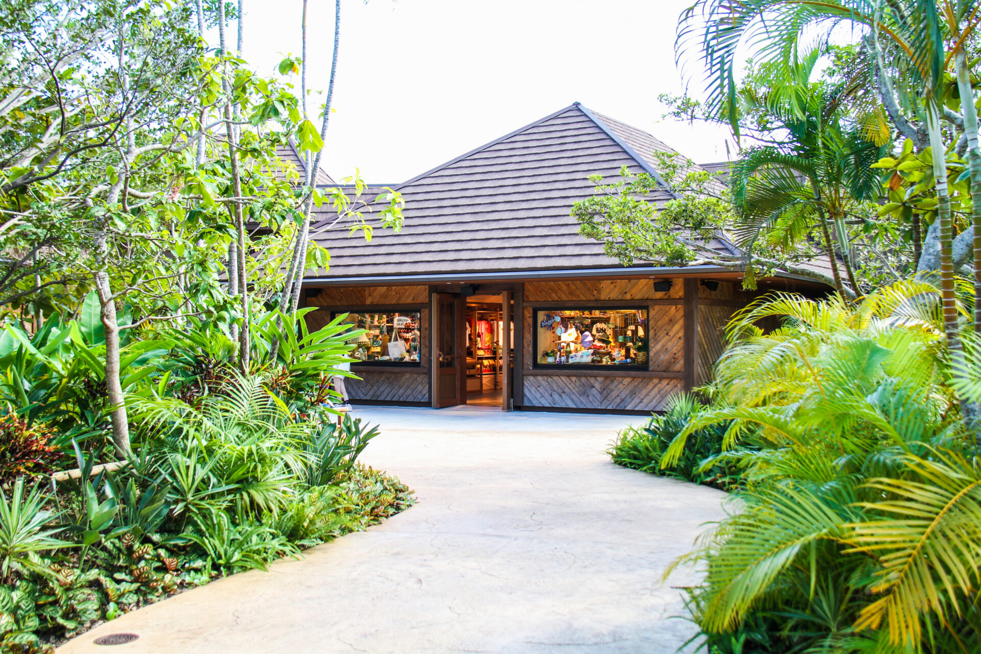 ジャングリア沖縄　今帰仁村　テーマパーク　旅行　観光　ビレッジバザール　お土産　グッズ