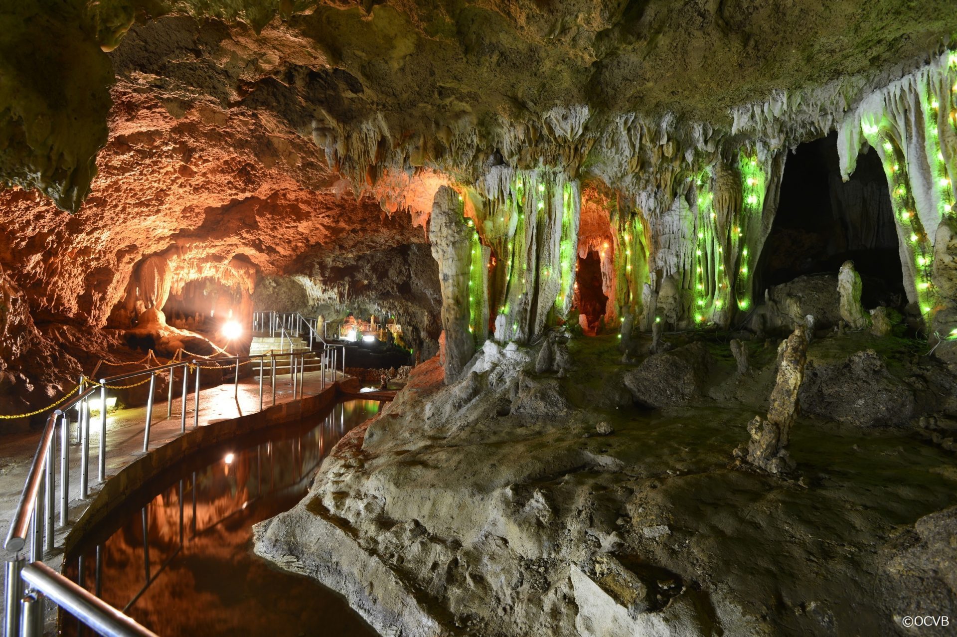 沖縄　鍾乳洞　洞窟　歴史　自然　旅行　観光　石垣島
