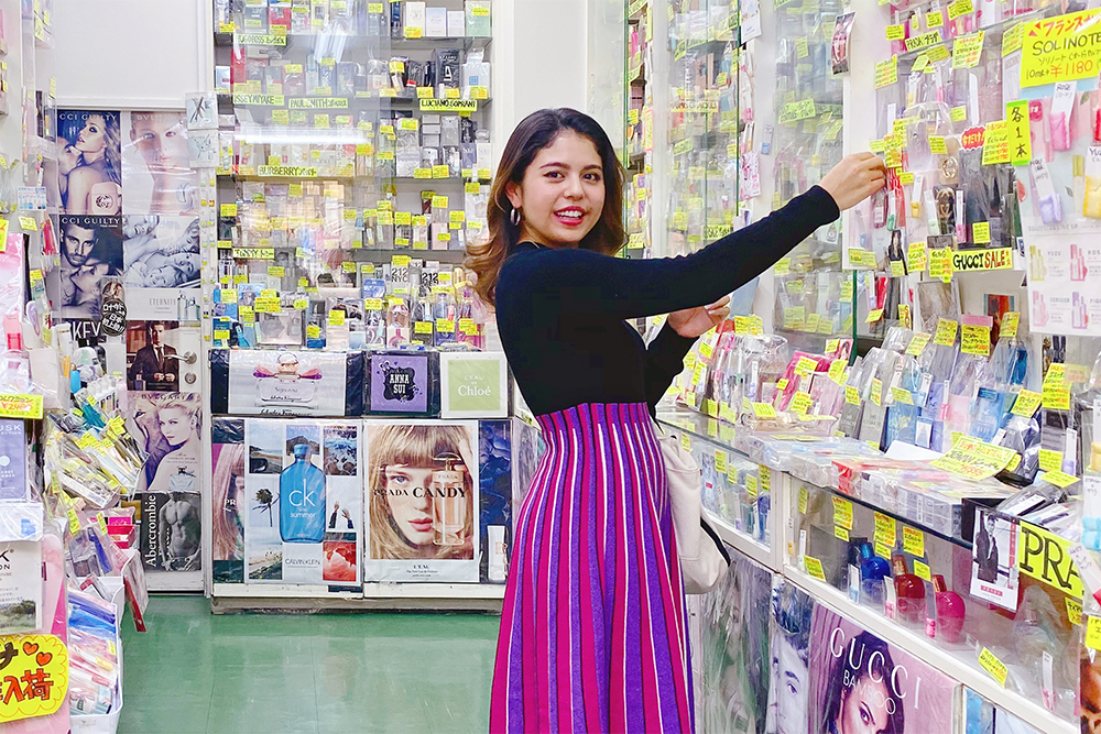 国際通り近く 地元の人々に愛される香水 コスメショップ Kaori Okinawa Feel 沖縄