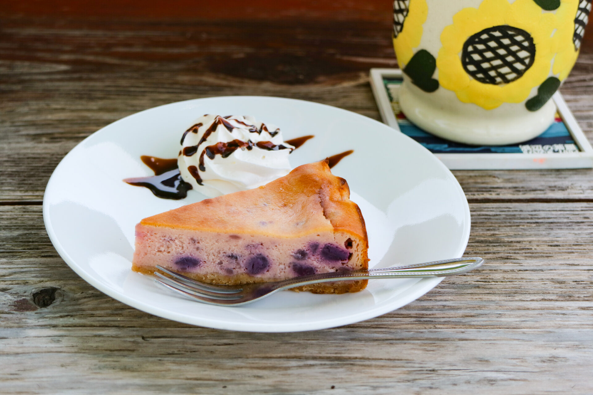 県産素材を使ったチーズケーキ　紅芋　スイーツ　　南城市　浜辺の茶屋　沖縄　海　カフェ　人気　さちばるやーどぅい