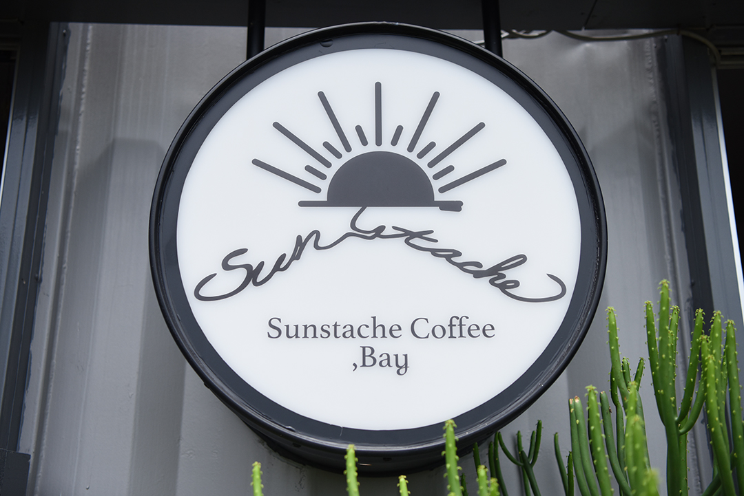 Sunstache Coffee,Bayロゴ