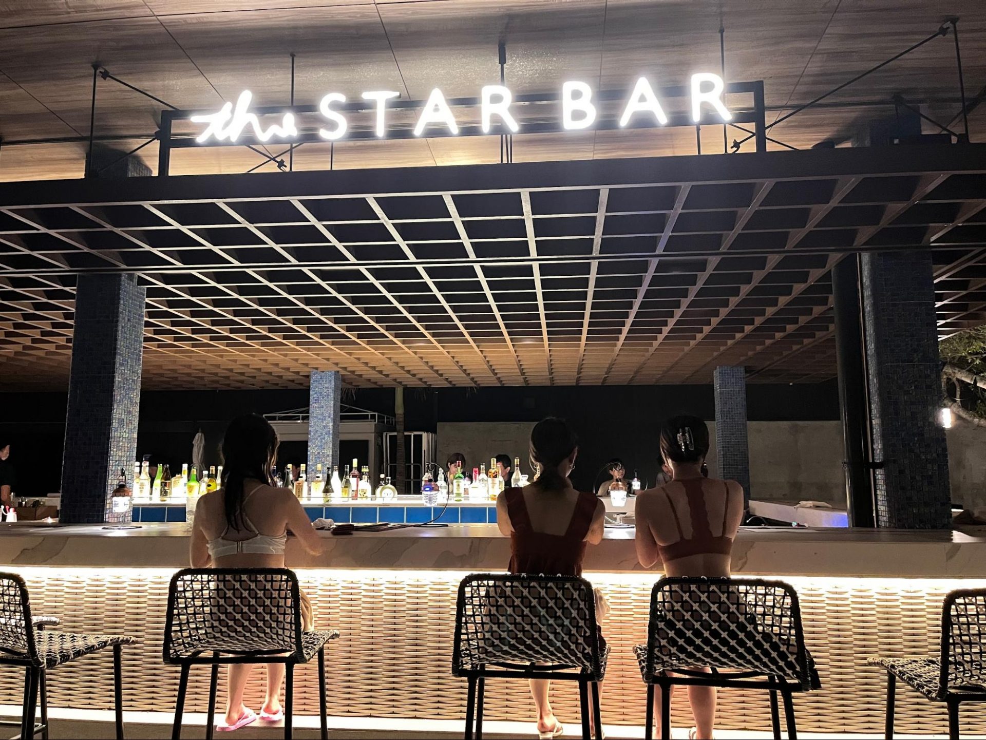 THE STAR BAR　FUSAKI BEACH RESORT HOTEL & VILLAS　フサキ ビーチ リゾート ホテル＆ヴィラズ 石垣島　旅行　観光　宿