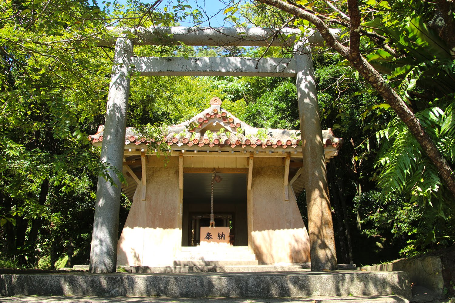 名護神社の拝殿